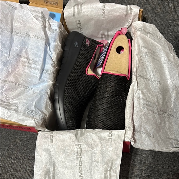 Skechers Black and Pink Slip-On Sneakers 7.5 W Women Walk Joy NIB - Picture 6 of 6